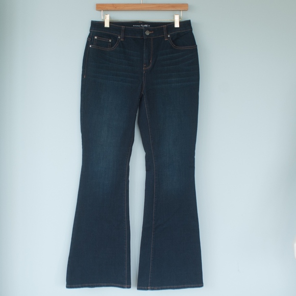 NWT Chico's Size 0 (US4) Platinum Flare Jeans - Picture 3 of 8